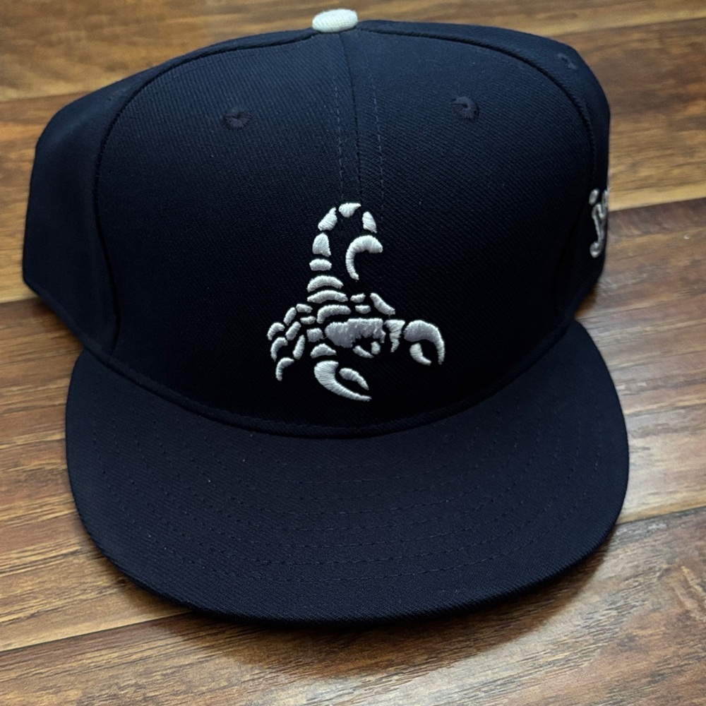 Navy Blue Scorpion Embroidered Fitted Baseball Cap Size 8 Stretch Fit Hat